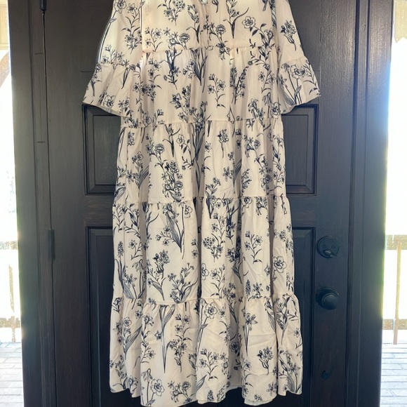 Never worn dress - Picture 2 of 2